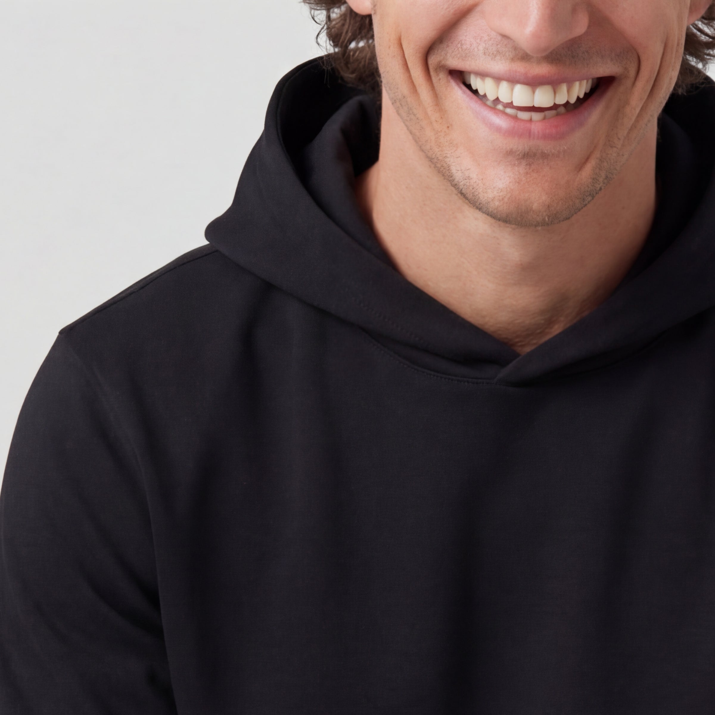 Hoodie Classique – Noir Intense